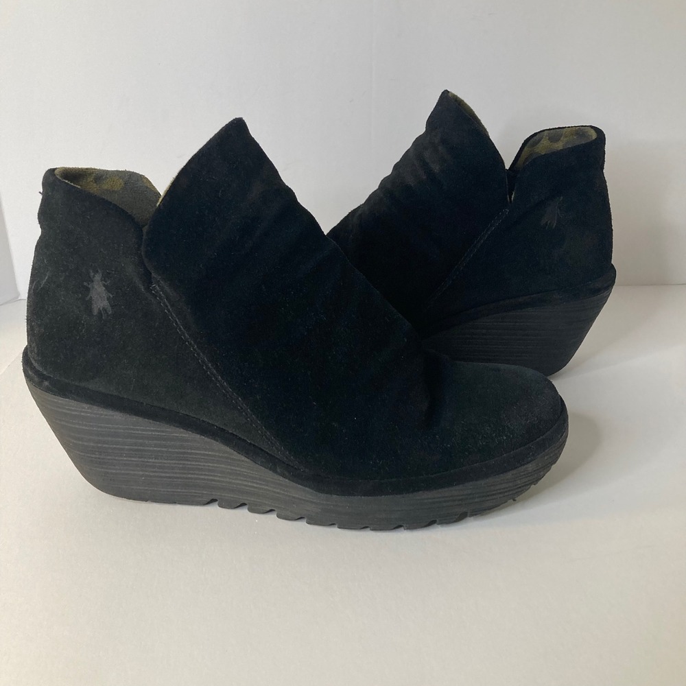 Womens Fly London Black Suede Yip Wedge Ankle Bootie Eu39/fits like a 9- 9.5‎